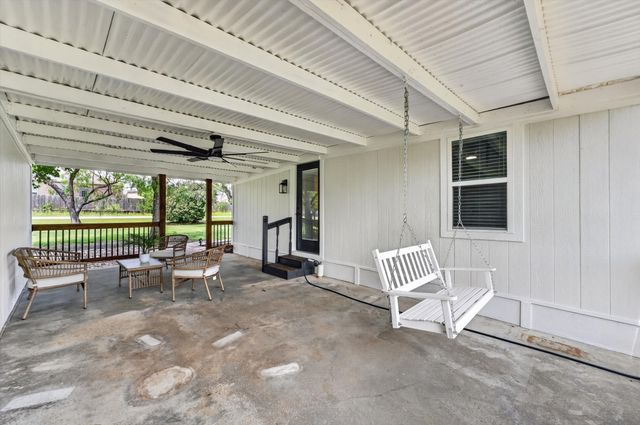 704 Spring Miller Court, Arlington, TX 76002