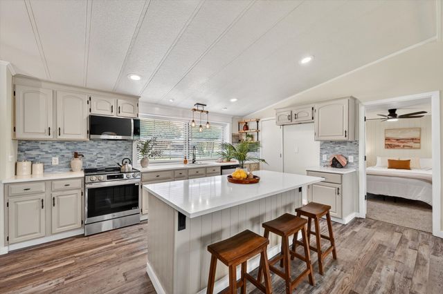 704 Spring Miller Court, Arlington, TX 76002