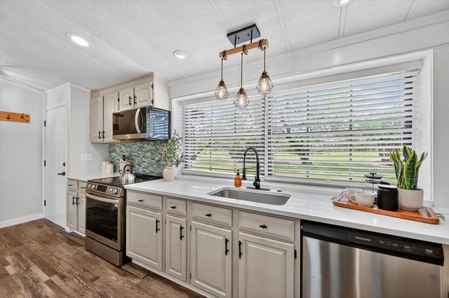 704 Spring Miller Court, Arlington, TX 76002