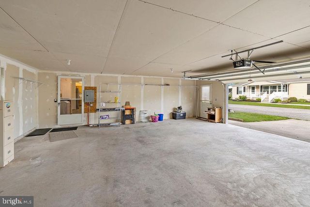 602 PINE TREE LN, Abbottstown, PA 17301