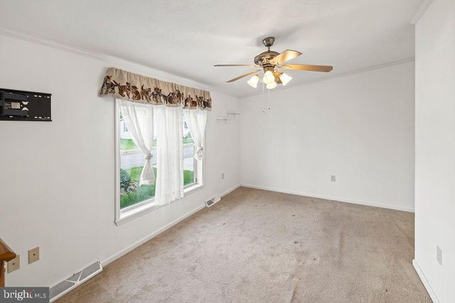 602 PINE TREE LN, Abbottstown, PA 17301