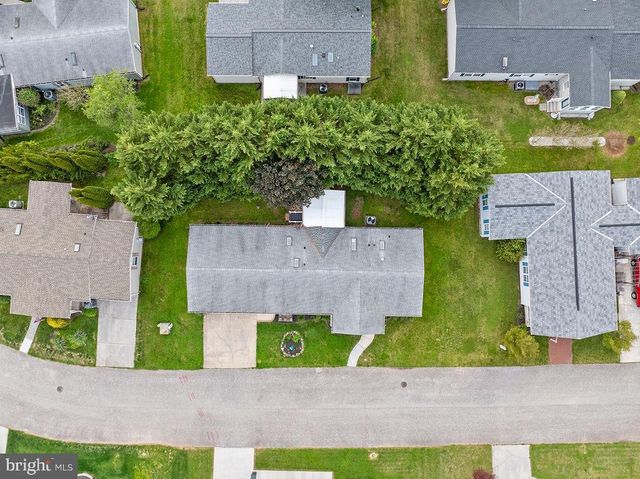 602 PINE TREE LN, Abbottstown, PA 17301