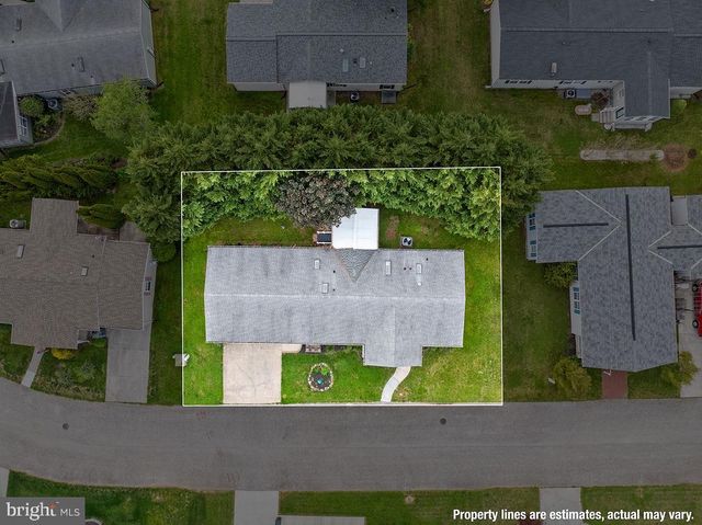602 PINE TREE LN, Abbottstown, PA 17301