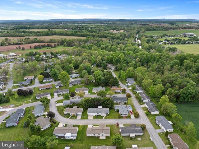 602 PINE TREE LN, Abbottstown, PA 17301
