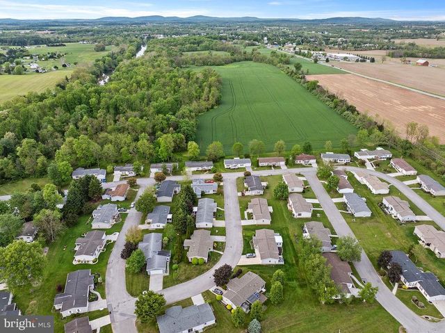 602 PINE TREE LN, Abbottstown, PA 17301