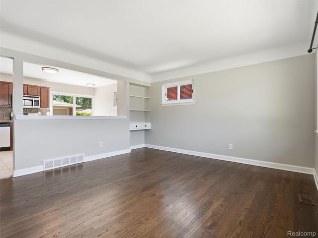 21736 Timberidge Street, St. Clair Shores, MI 48082