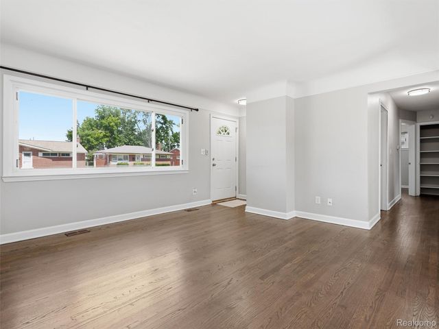 21736 Timberidge Street, St. Clair Shores, MI 48082