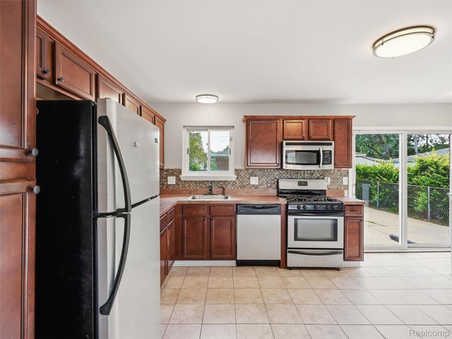 21736 Timberidge Street, St. Clair Shores, MI 48082