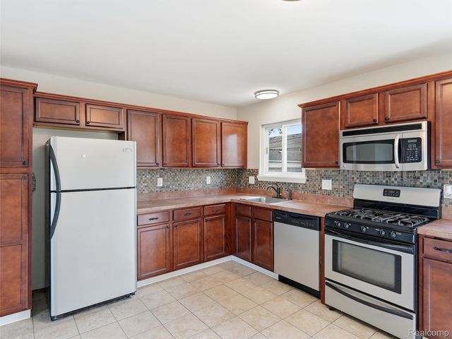 21736 Timberidge Street, St. Clair Shores, MI 48082
