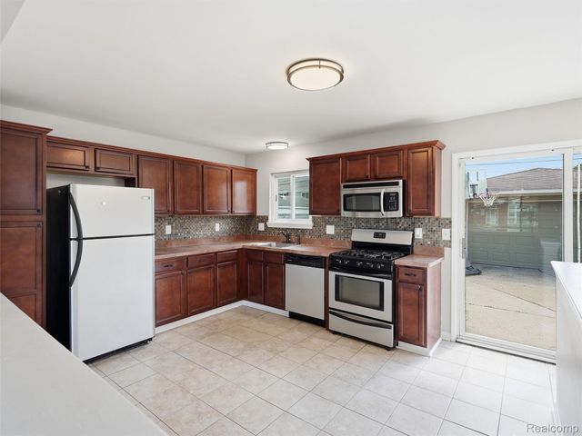 21736 Timberidge Street, St. Clair Shores, MI 48082