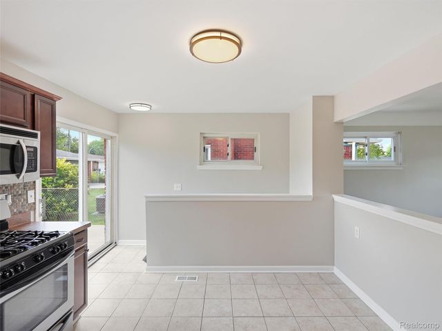 21736 Timberidge Street, St. Clair Shores, MI 48082