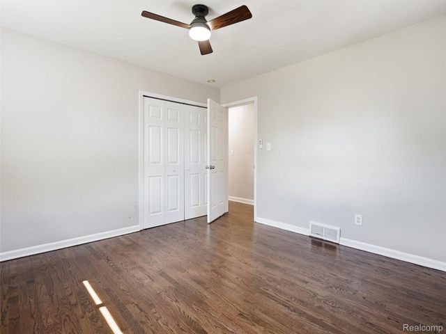 21736 Timberidge Street, St. Clair Shores, MI 48082