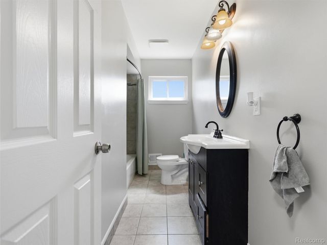 21736 Timberidge Street, St. Clair Shores, MI 48082