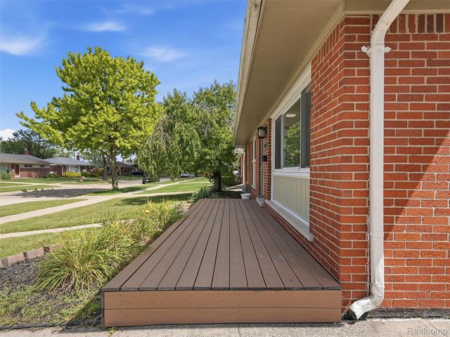 21736 Timberidge Street, St. Clair Shores, MI 48082