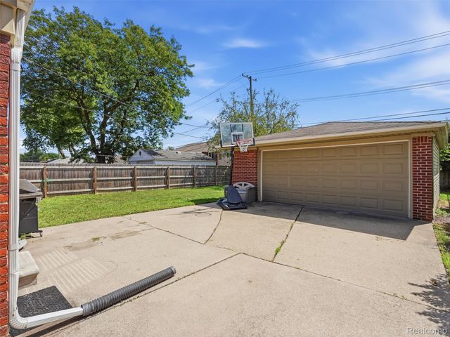 21736 Timberidge Street, St. Clair Shores, MI 48082