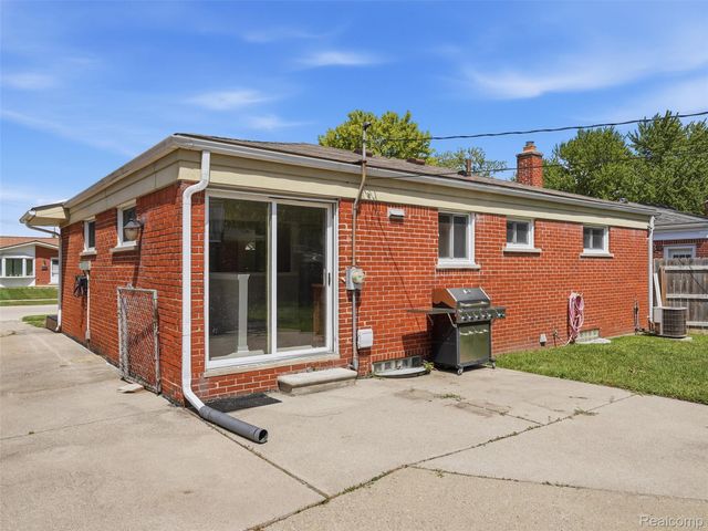 21736 Timberidge Street, St. Clair Shores, MI 48082