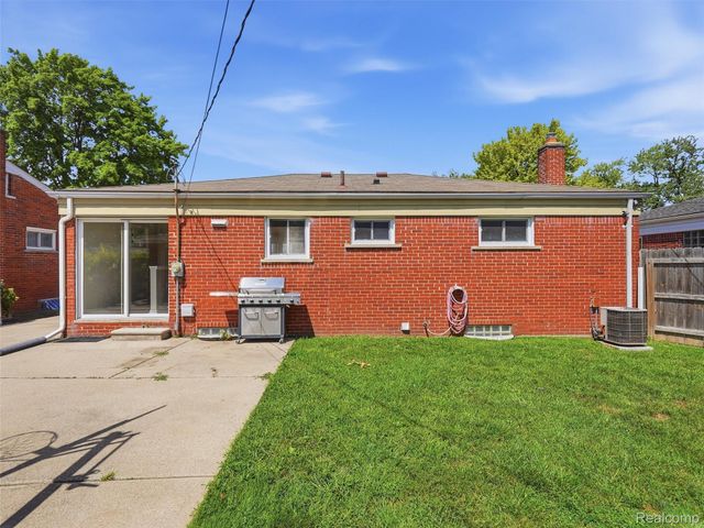 21736 Timberidge Street, St. Clair Shores, MI 48082