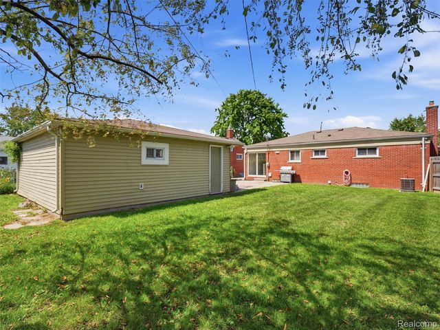 21736 Timberidge Street, St. Clair Shores, MI 48082