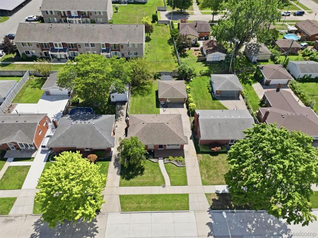 21736 Timberidge Street, St. Clair Shores, MI 48082