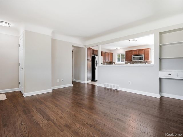21736 Timberidge Street, St. Clair Shores, MI 48082