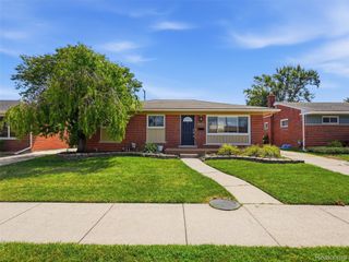 21736 Timberidge Street, St. Clair Shores, MI 48082