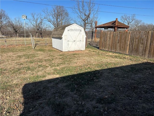 12806 E 33 Street S, Independence, MO 64055