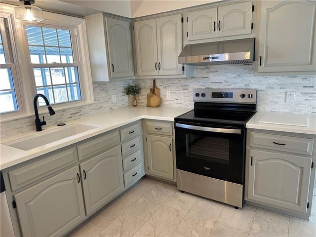 12806 E 33 Street S, Independence, MO 64055