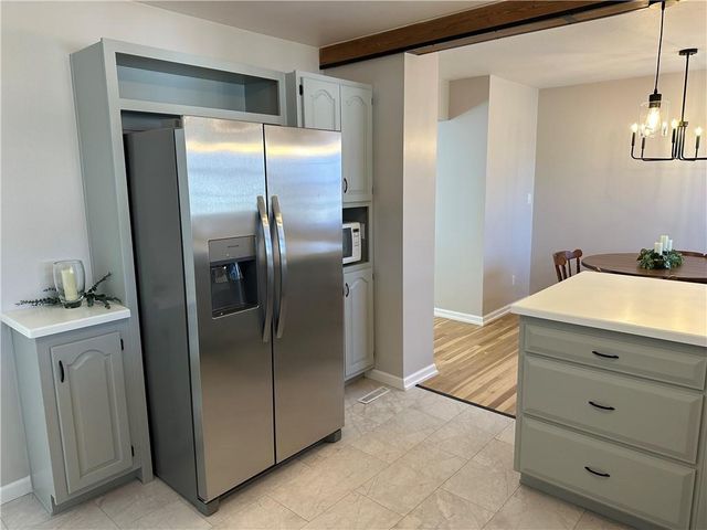 12806 E 33 Street S, Independence, MO 64055