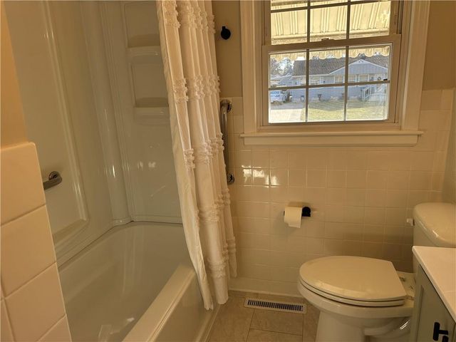 12806 E 33 Street S, Independence, MO 64055