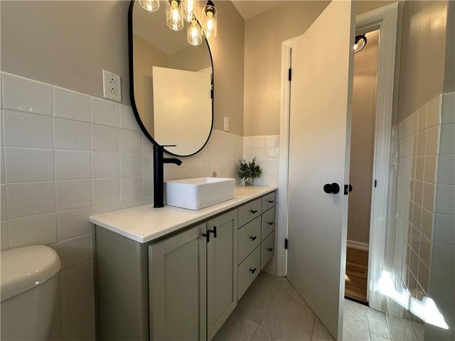 12806 E 33 Street S, Independence, MO 64055