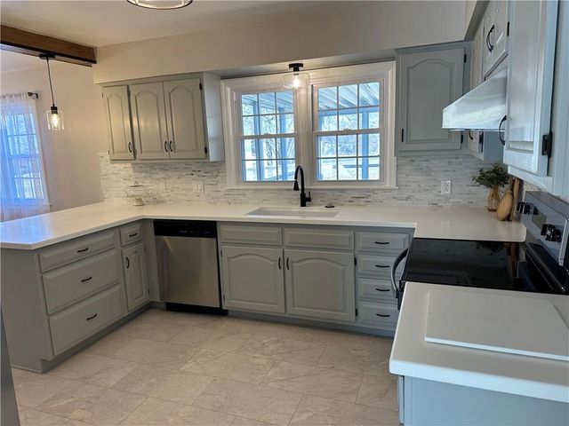 12806 E 33 Street S, Independence, MO 64055