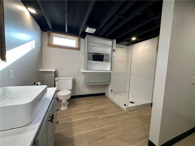 12806 E 33 Street S, Independence, MO 64055