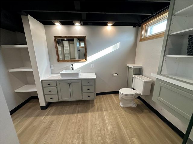 12806 E 33 Street S, Independence, MO 64055