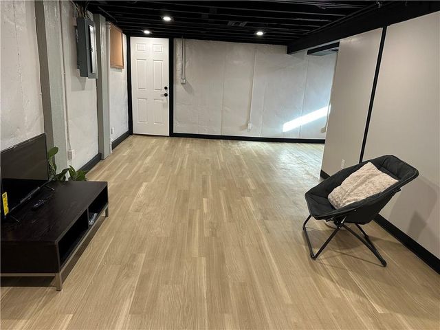 12806 E 33 Street S, Independence, MO 64055