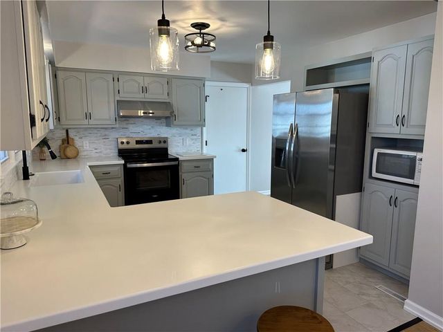 12806 E 33 Street S, Independence, MO 64055