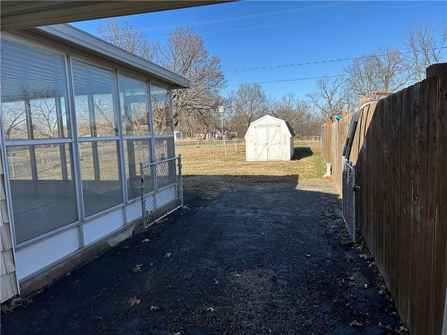 12806 E 33 Street S, Independence, MO 64055