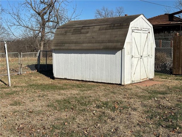 12806 E 33 Street S, Independence, MO 64055