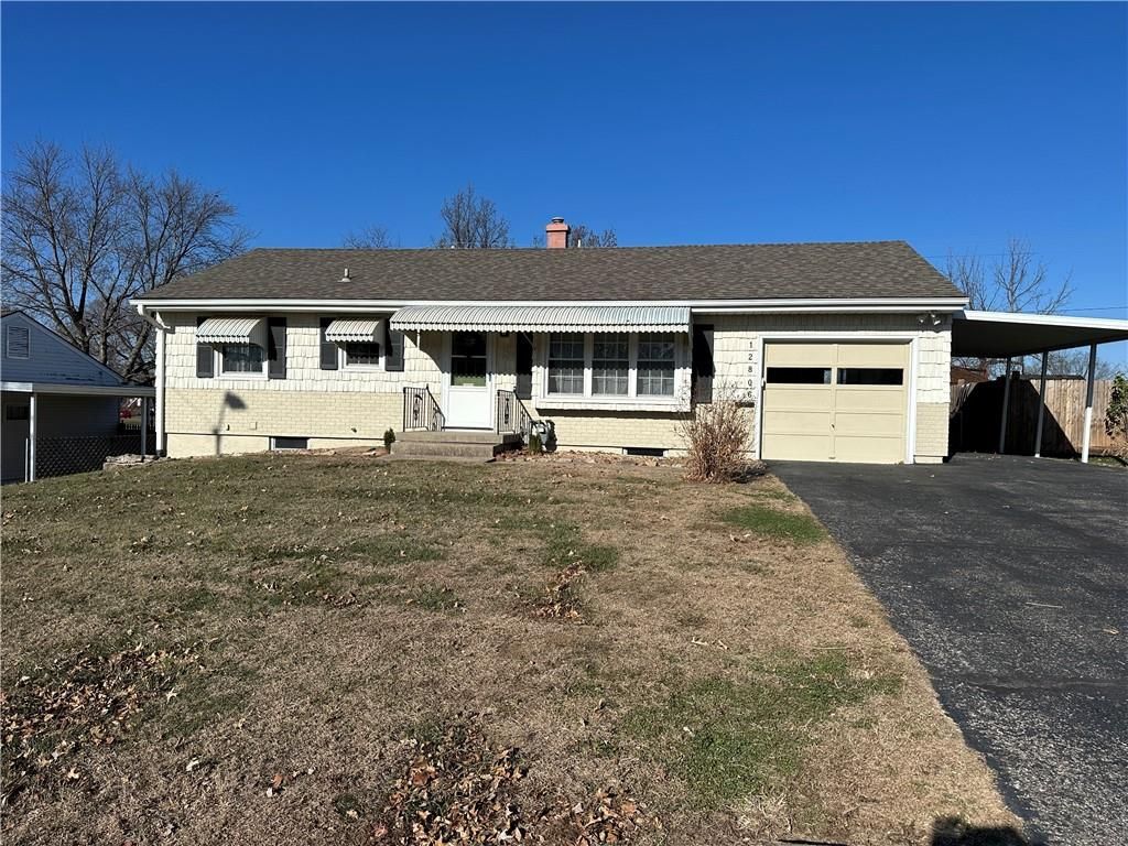 12806 E 33 Street S, Independence, MO 64055