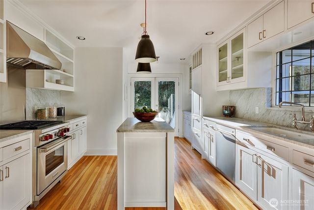 719 35th Avenue, Seattle, WA 98122