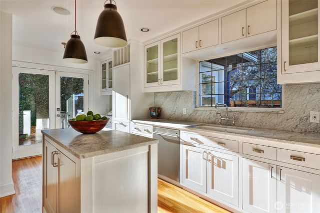 719 35th Avenue, Seattle, WA 98122