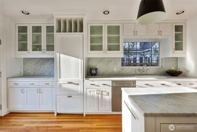 719 35th Avenue, Seattle, WA 98122