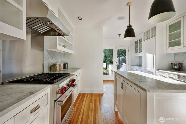 719 35th Avenue, Seattle, WA 98122