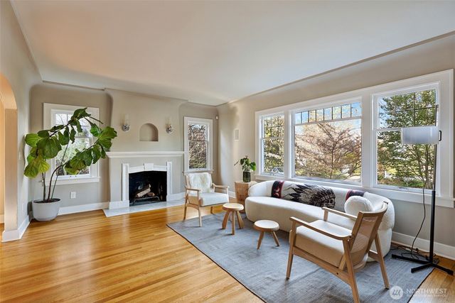 719 35th Avenue, Seattle, WA 98122