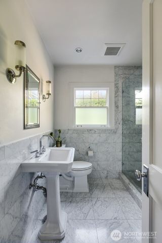 719 35th Avenue, Seattle, WA 98122