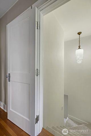 719 35th Avenue, Seattle, WA 98122