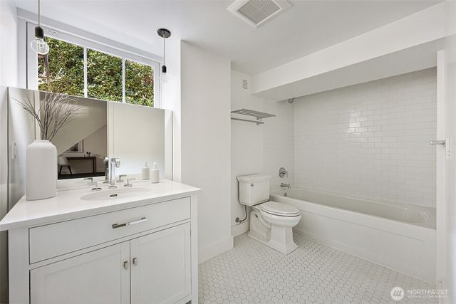 719 35th Avenue, Seattle, WA 98122