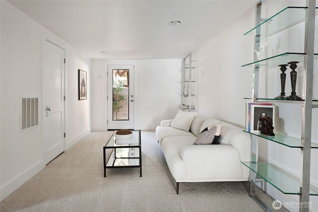 719 35th Avenue, Seattle, WA 98122