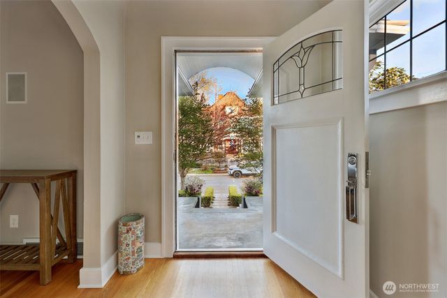 719 35th Avenue, Seattle, WA 98122