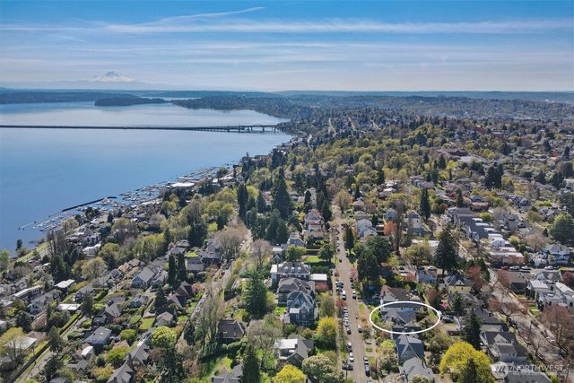 719 35th Avenue, Seattle, WA 98122