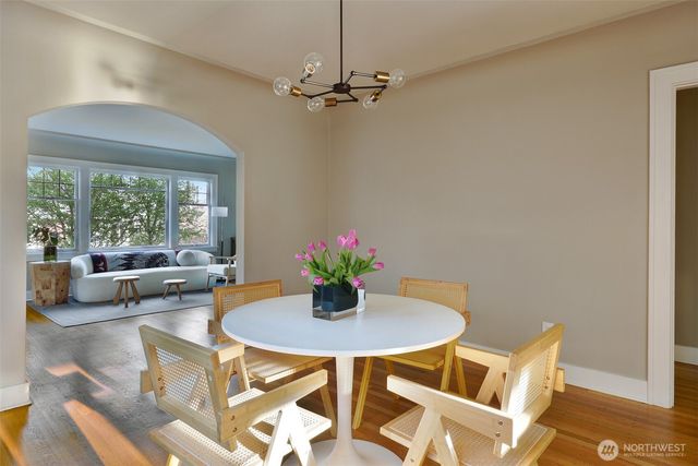 719 35th Avenue, Seattle, WA 98122